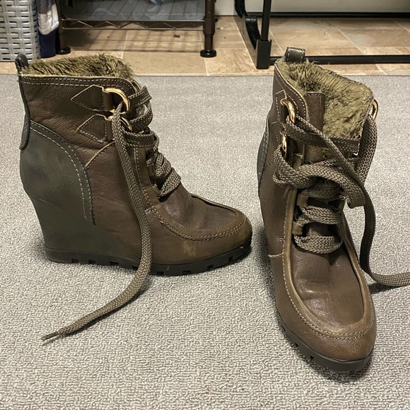 Hardly worn Guess booties - Picture 5 of 6